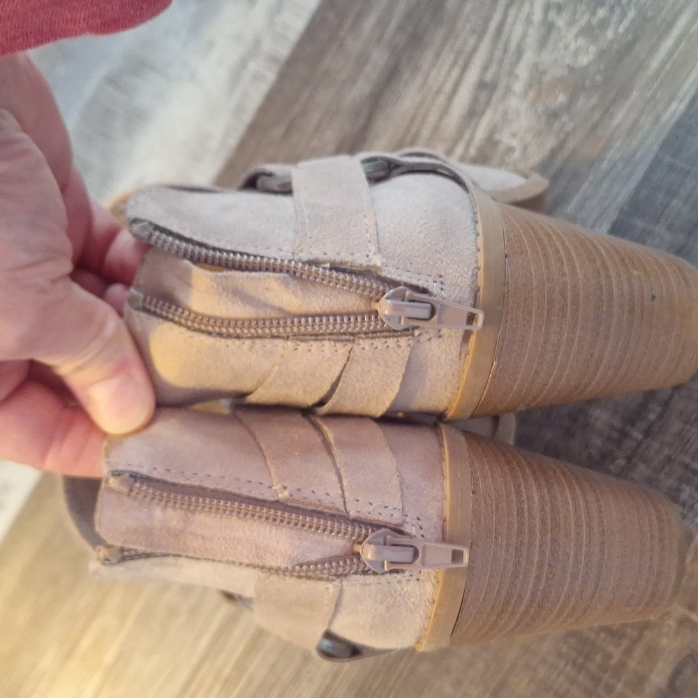 Booties - Picture 4 of 4